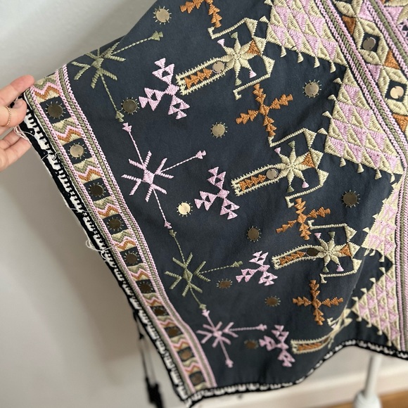 Free People Gray embroidered boho floral tribal poncho top women’s one size RARE - Picture 9 of 12